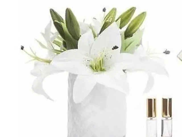 Herringbone Flower White Lilies