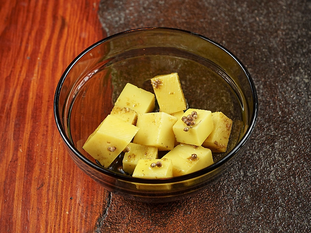 Aged Gouda with Curry and Coriander