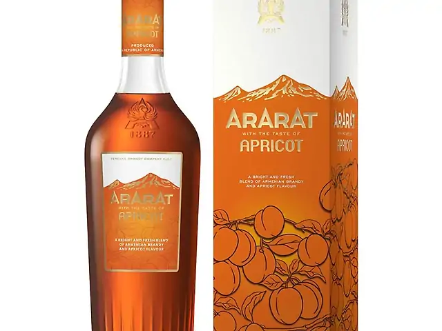 Міцний алкогольний напій Ararat Apricot  0,5л. 30% в коробці